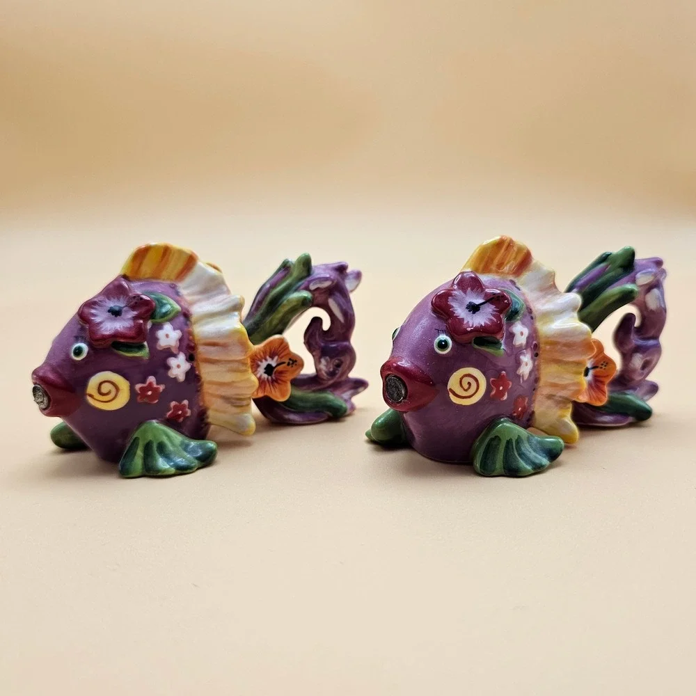 Cute Purple Fish Salt Pepper Shakers Ceramic Novelty Kitchen Decor Magnetic Lips